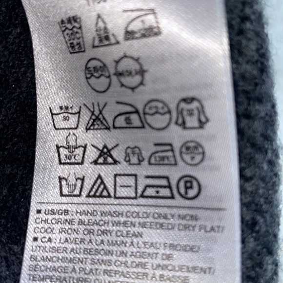 Banana Republic Grey ladies long sleeve sweater. - Picture 7 of 7